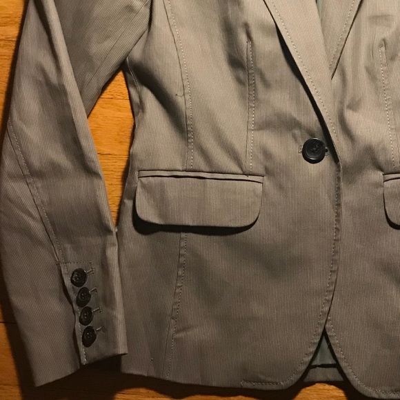 Banana Republic gray striped blazer Petite- Sz 0P - Picture 3 of 8